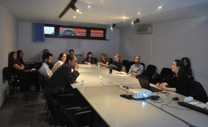 intalnire cu tema discussion