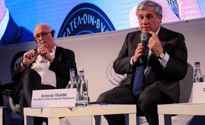 Președintele-Parlamentului-European-Antonio-Tajani-în-dialog-cu-studenții2
