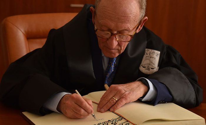 știre Daniel Chirot