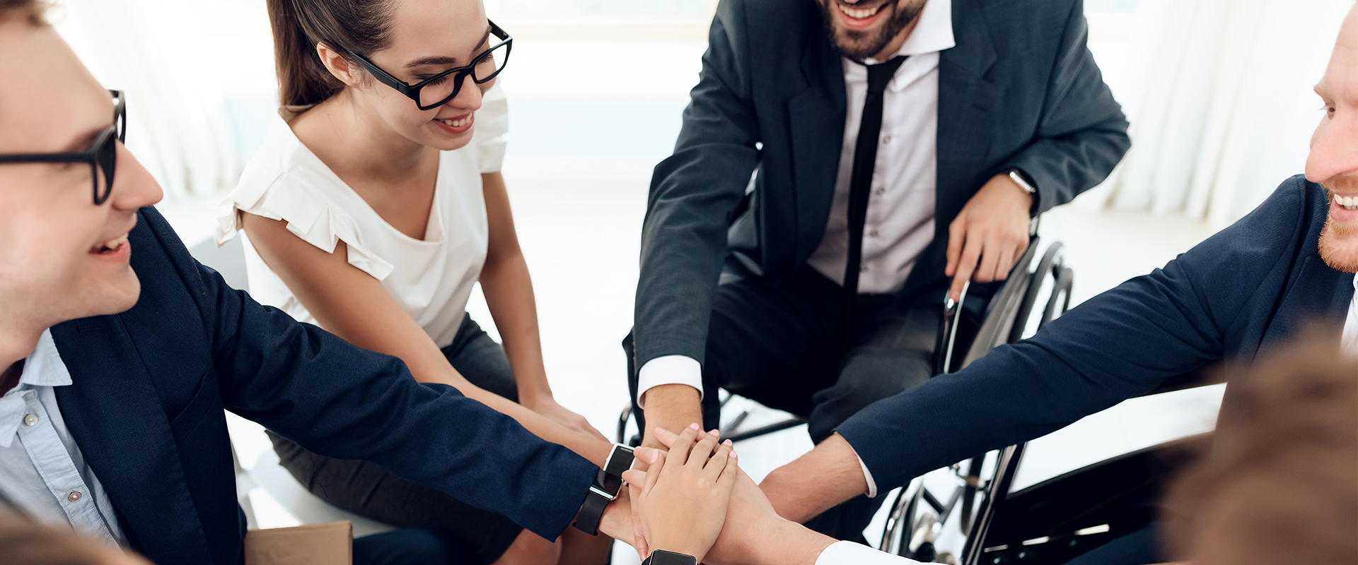 ilustratie, colectiv unit, colegi și persoane cu dizabilități