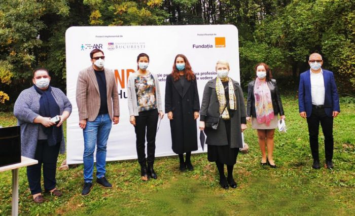 fotografie de la lansarea proiectului blindhub, in gradina botanica a universitatii din bucuresti