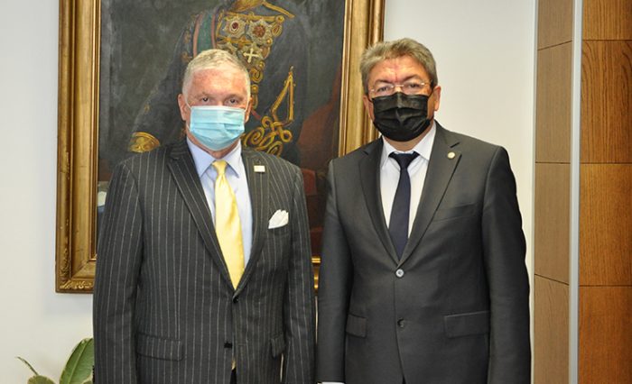 rectorul Universității din București, Marian Preda, alături de ambasadorul SUA în România, ES domnul Adrian Zuckerman