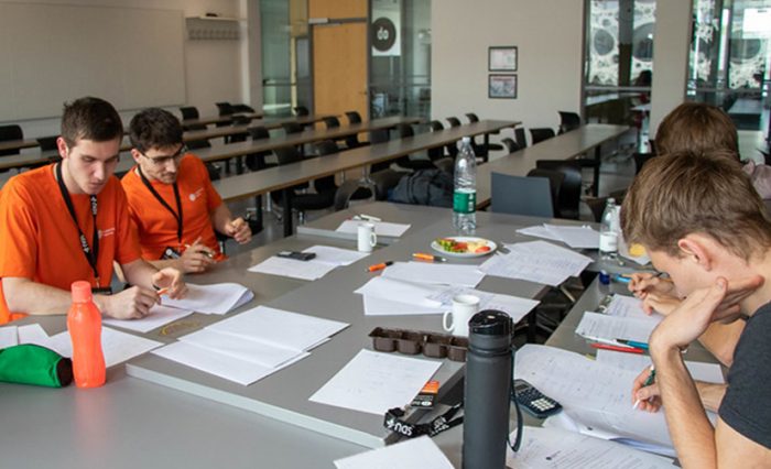 PLANCKS 2021 - stire