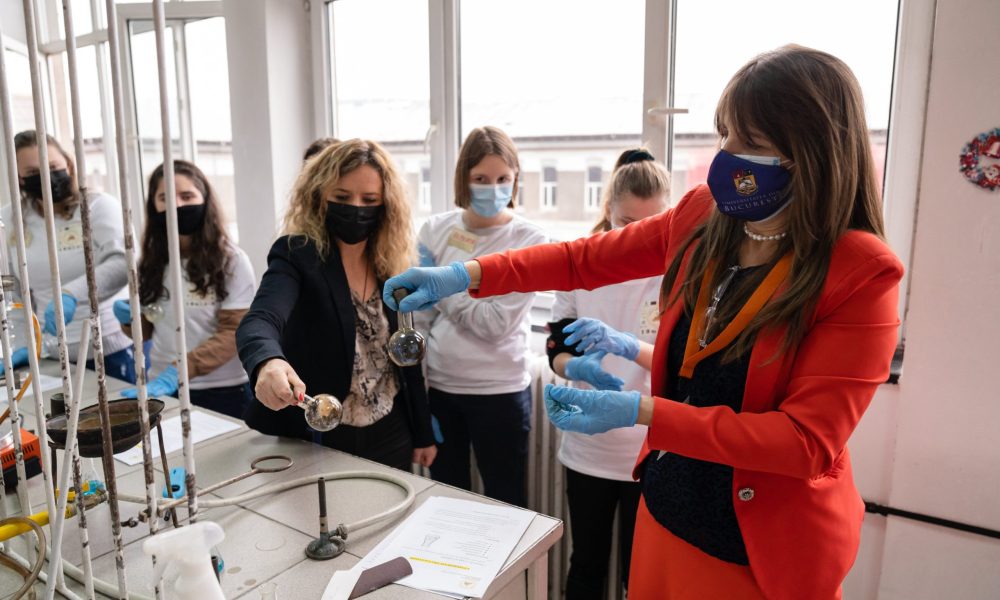 oglinda de Ag-eu si Anca