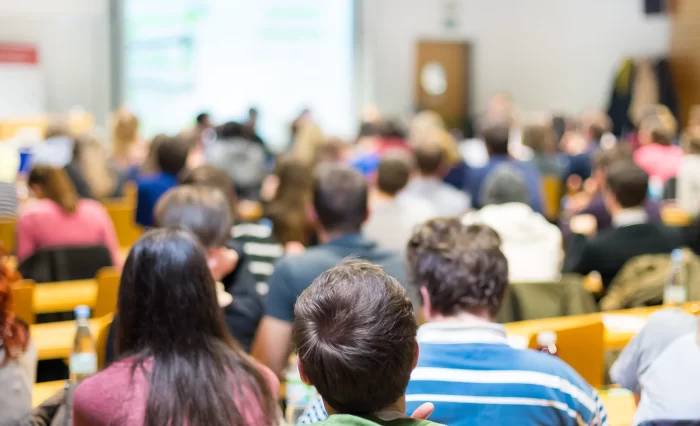 sesiune comunicari studenti FLLS stire