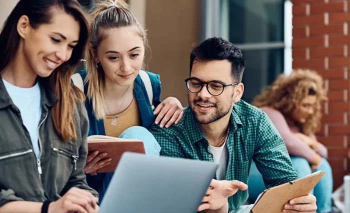 burse UNICA Amsterdam stire 1