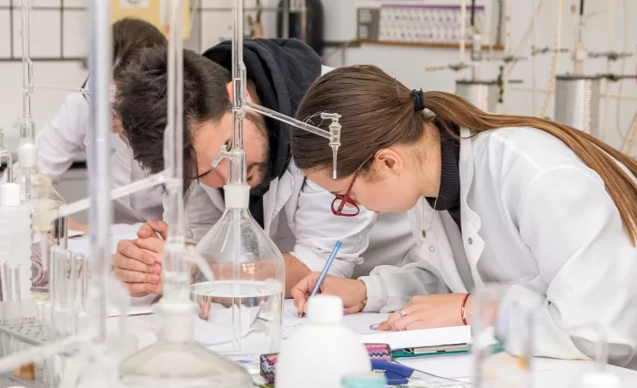 chimie elevi stire 30 apr 2025 (1)